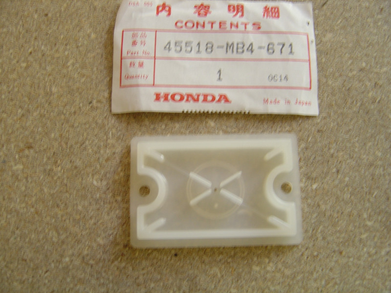 Plaque diaphragme maître cylindre frein AV Honda 45518-MB4-671