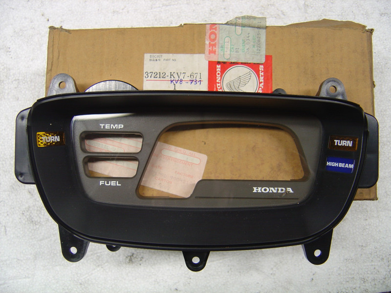 Boîtier supérieur tableau de bord Honda CH125 Spacy 37212KV7671