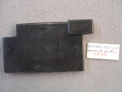 Cache plastique sur batterie de CB250-350-450