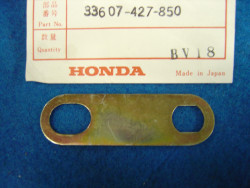 Tole ressort dans montage de clignotant AR de XL125S 80/82