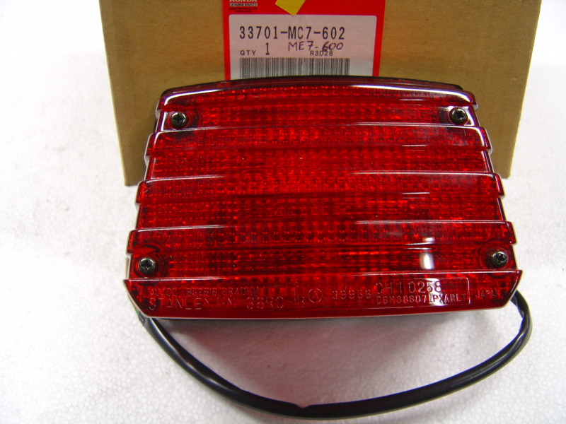 Feu arrière complet Honda CX500E CX650E - Réf. 33701MC7602