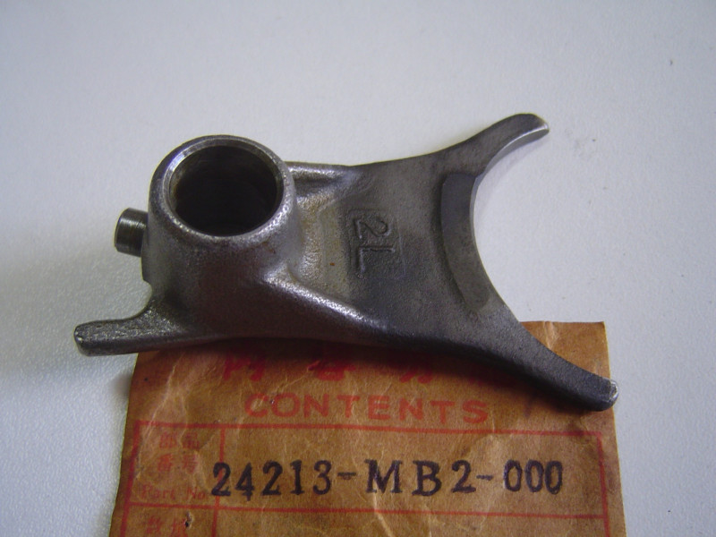 Fourchette de boîte gauche Honda VF750FD - Réf. 24213MB2000