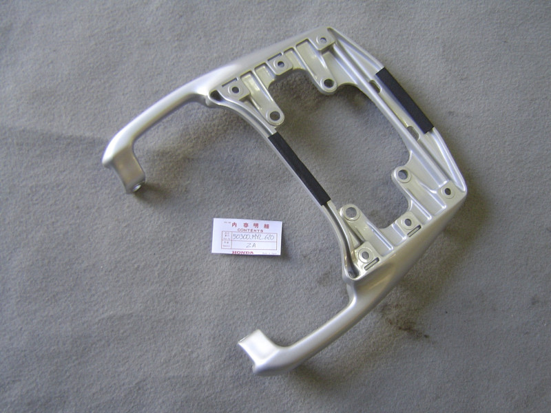 Porte paquets Honda NX650 92-96 NH146M - Réf. 50300MY2620ZA
