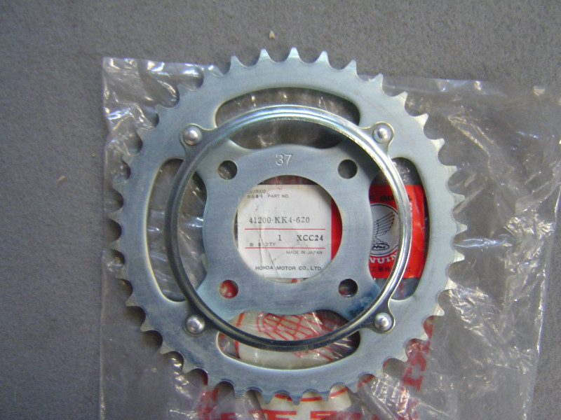 Couronne 37 dents Honda MBX125FE FF - Réf. 41200-KK4-620