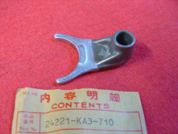 Fourchette de boite coté G de CR125RE 84