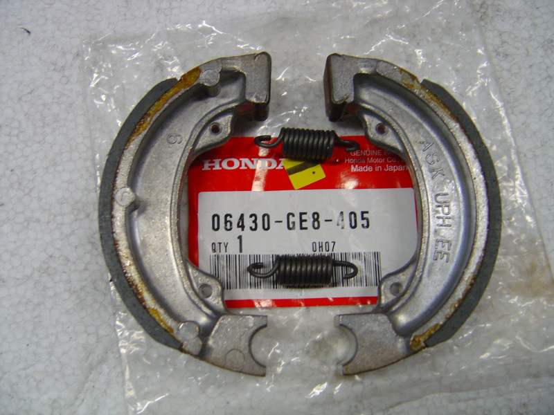 Mâchoires de frein arrière Honda 06430-GE8-405 – Jeu complet