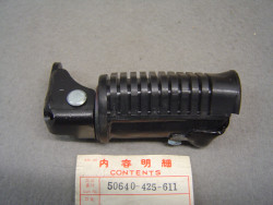 Repose pied avant gauche de CB750KZ KA KB HONDA 50640-425-611 idem 50640-425-610
