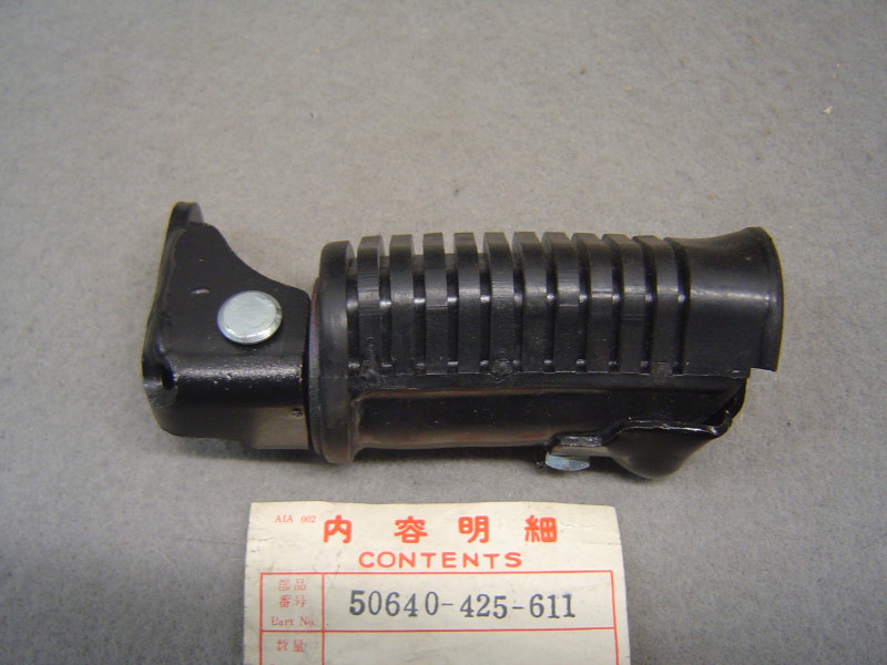 Repose pied avant gauche de CB750KZ KA KB HONDA 50640-425-611 idem 50640-425-610