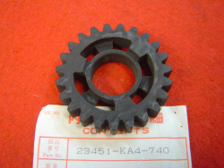 Pignon de troisième sur arbre sortie boite 23 dents de CR250RE 84 idem 23451KA