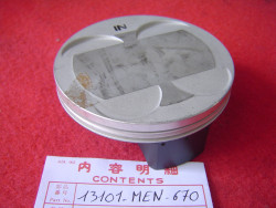 Piston cote std de CRF450 04 ref remplacement 13101MEN730
