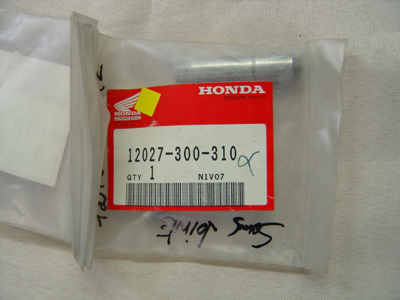 Guide soupape échappement Honda 750 Four - Réf 12027300310