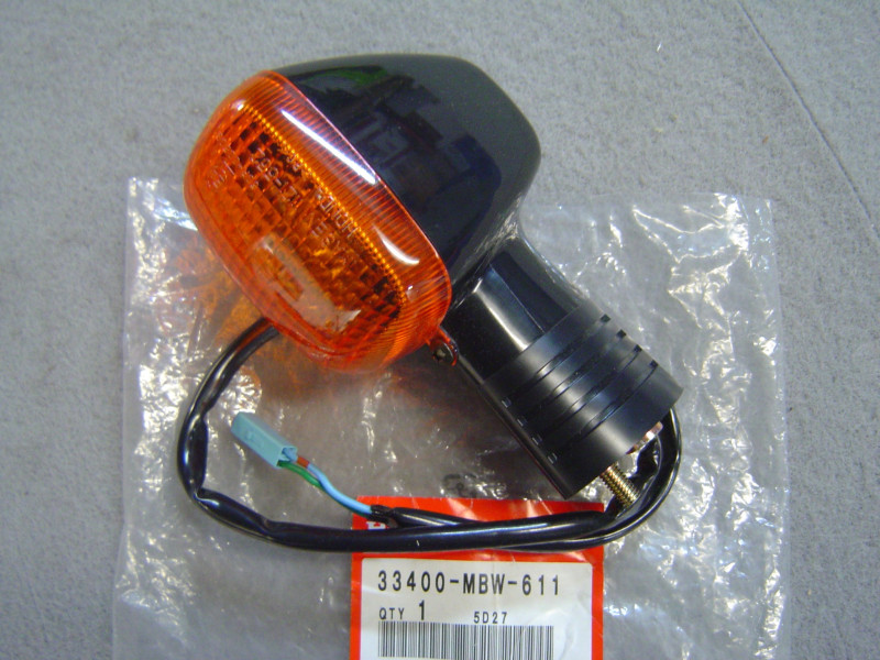 Clignotant avant droit Honda CBR600 2000 - Réf. 33400MBW611