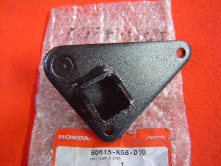 Platine Repose-Pied Avant Droit Honda VT125C 04-07 | 50615KGBD10