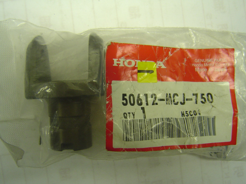 Chape Repose Pieds Avant Honda CBR900RR CBR600RR - 50612MGJ750