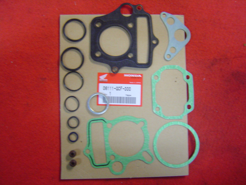 Pochette joints haut moteur Honda XR70R 1997-1999 | 06111-GCF-000