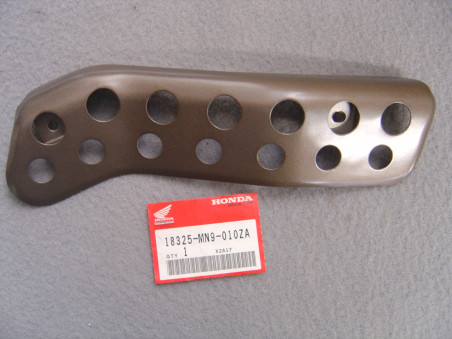 Grille de pot Honda NX650J YR140M – Réf. 18325MN9010ZA
