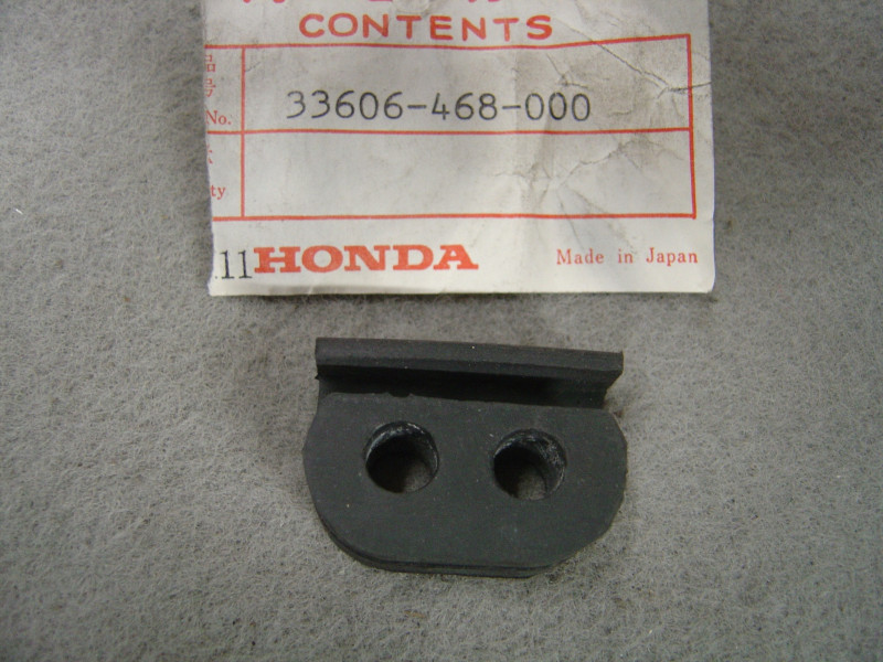 Silentbloc dans montage de clignotant de CB250RSA HONDA 33606-468-000