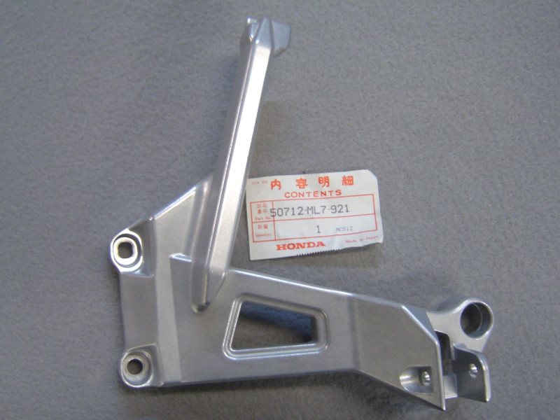 Platine repose-pied arrière gauche Honda VFR750 88/89 - Réf. 50712ML7921