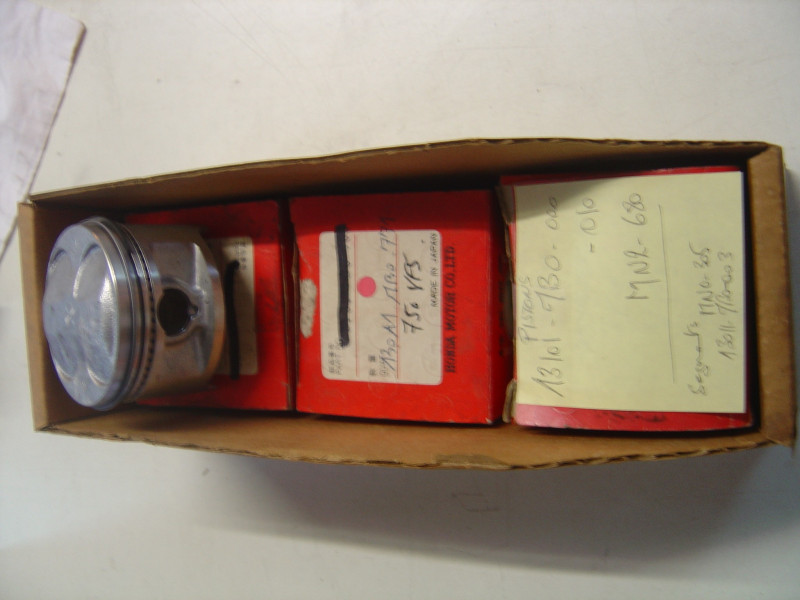 Kit 4 Pistons STD Honda VF750F VF750C - Réf. 13101MB0000K
