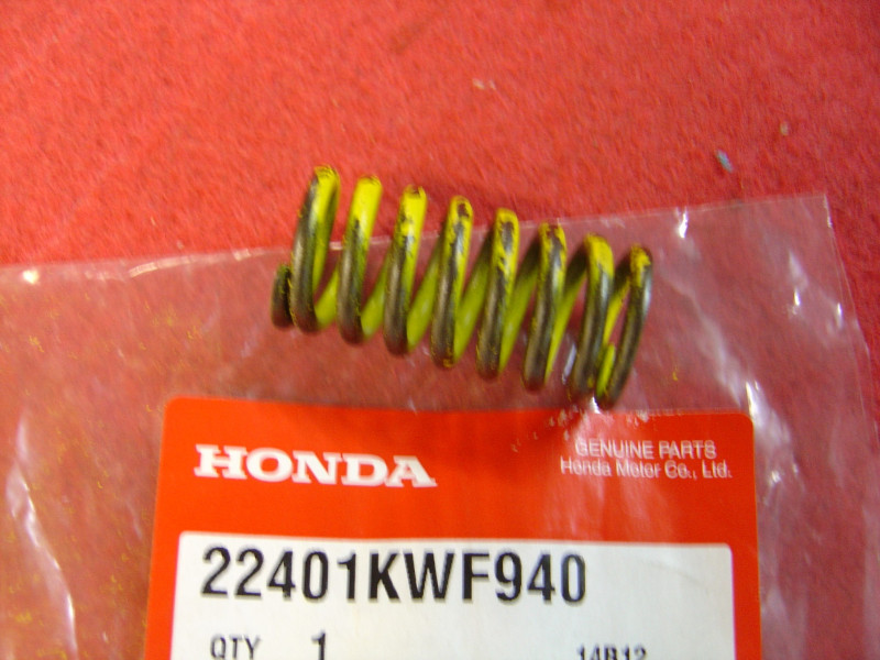 Ressort d'embrayage Honda CBF125 09/13 – Réf. 22401KWF940