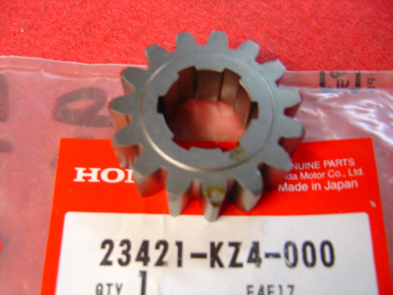 Pignon 2ème 15 dents Arbre Primaire Honda CR125R | 23421KZ4000