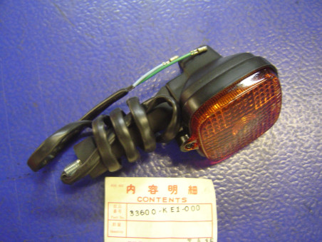 Clignotant arrière droit Honda MTX125 RWD – Réf. 33600KE1000