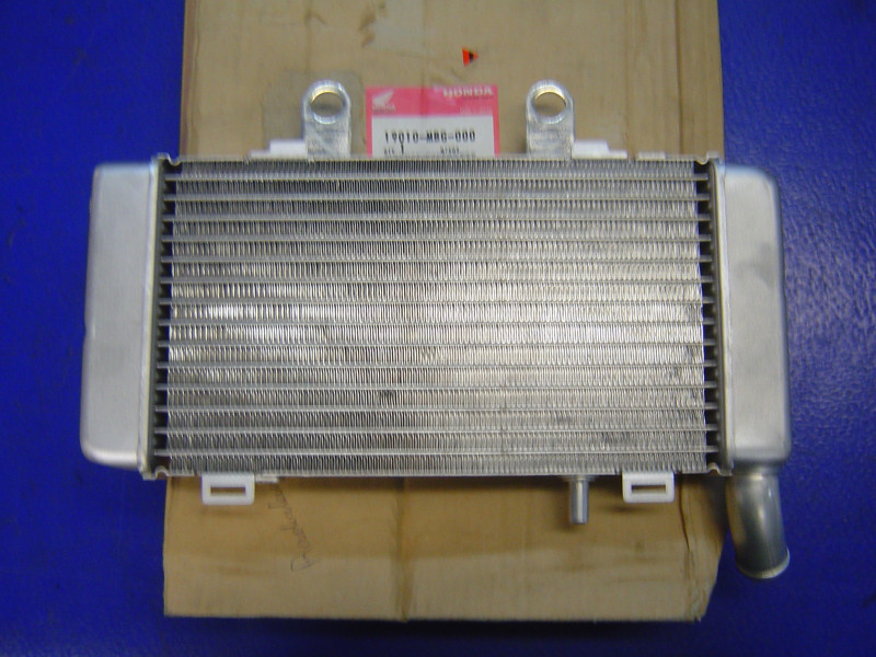 Radiateur gauche Honda VFR800 98-01 – Réf. 19010MBG000