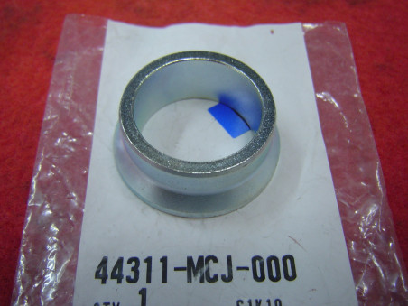 Entretoise roue avant droite Honda CBR900 - Réf. 44311MCJ000