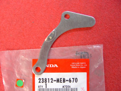 Guide de chaine vers pignon sortie boite de CRF450 02/07