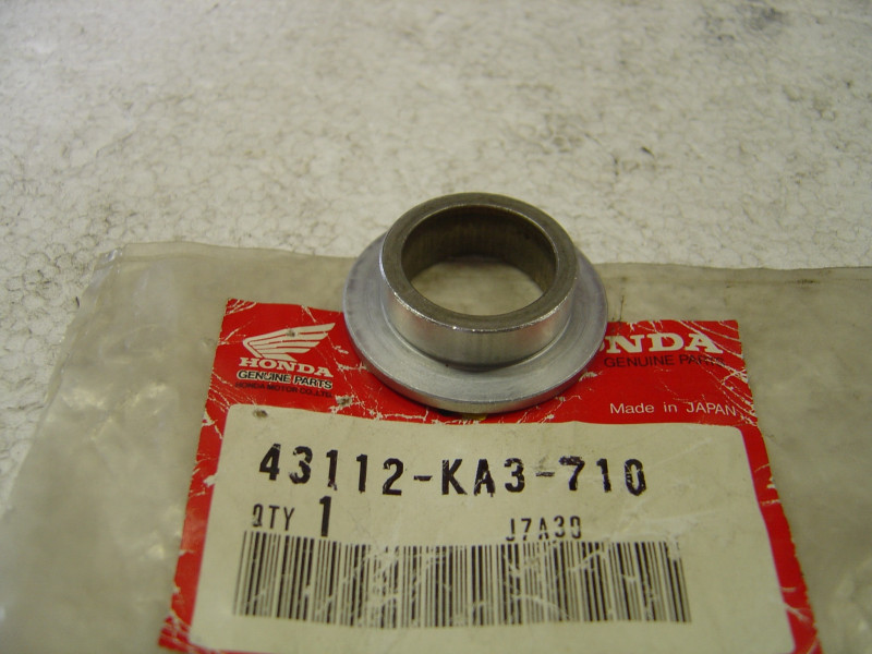 Bague épaulée flasque frein AR Honda CR – Réf. 43112KA3710