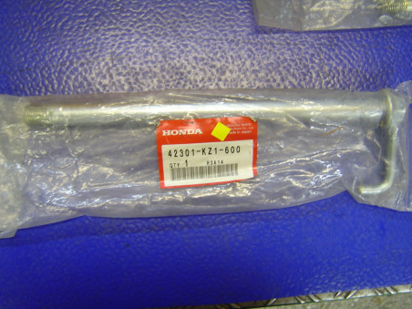 Axe de roue AR Honda XR250R XR600R – Réf. 42301KZ1600