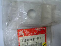 Plaque sur axe de roue AR de CR125-250R 87 plus livrable Honda