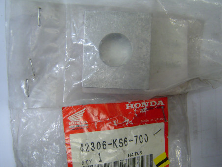Plaque axe roue arrière Honda CR125-250R 87 - Réf 42306KS67000