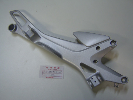 Platine Repose-Pied Droit Honda CBF500 04-05 | Réf. 50650-MER-D01ZB