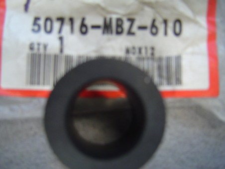 Bague caoutchouc marche pied Honda – Réf. 50716MBZ610