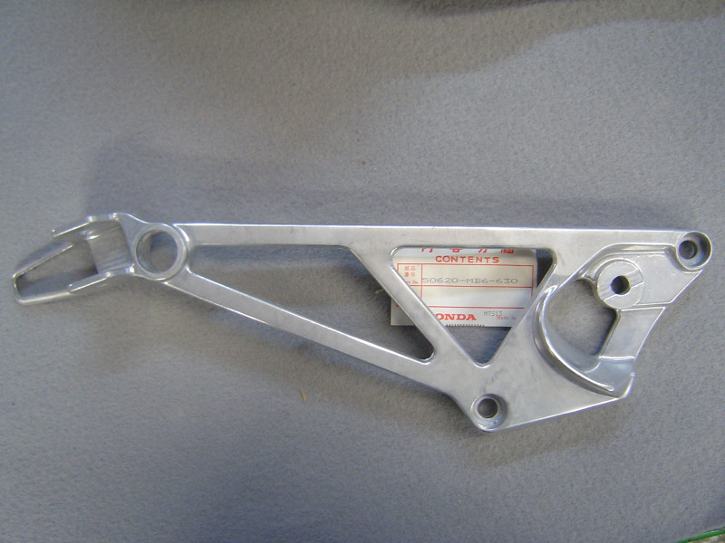 Platine Repose-Pieds Gauche Honda VF1000F - Réf. 50620MB6630
