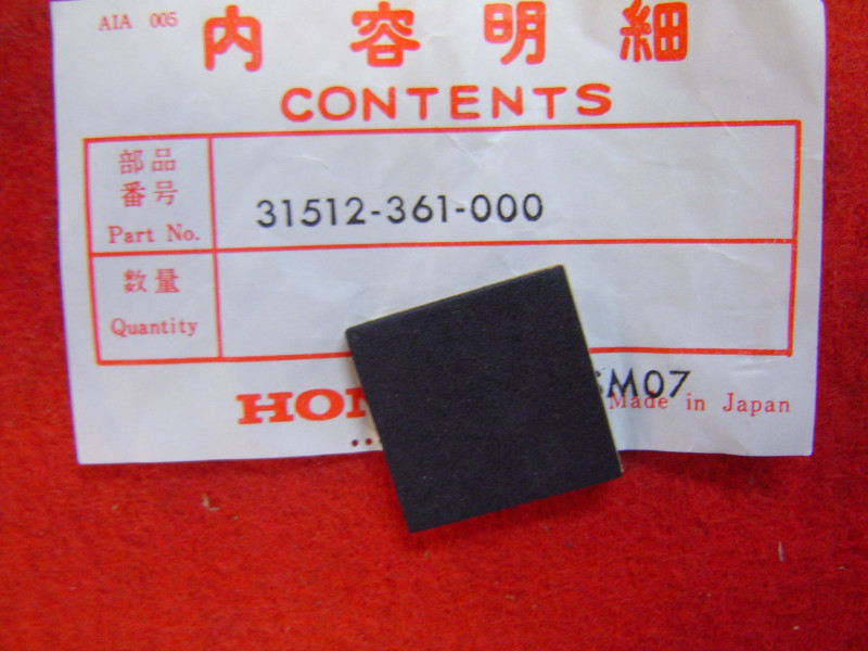 Caoutchouc B Batterie MT125 Honda - Réf. 31512361000
