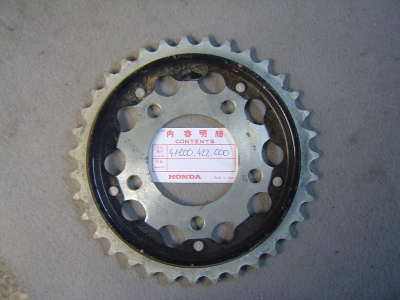 Couronne roue AR 35 dents de CBX1000Z neuve mais oxydée du au mauvais stockage