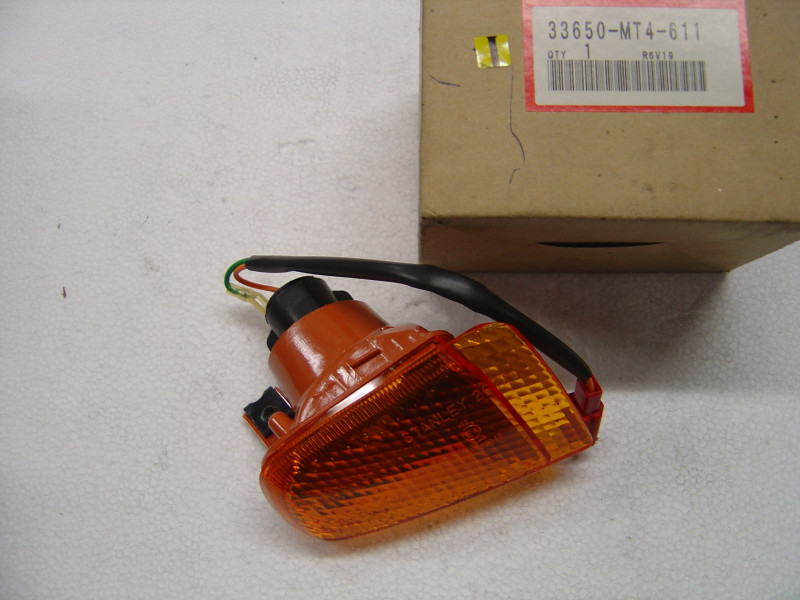 Clignotant AR gauche Honda VFR750F 90-91 | Réf. 33650MT4611
