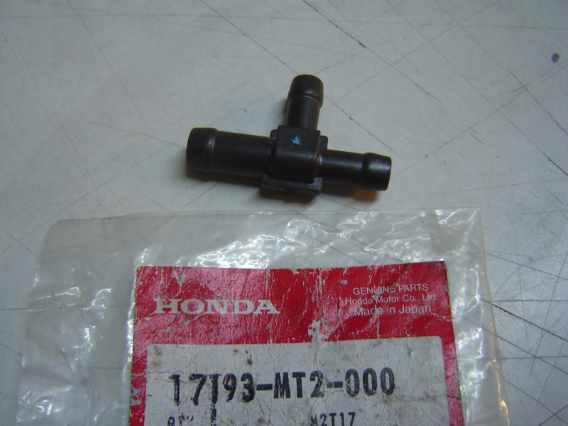 Raccord circuit essence Honda GL1500 CBR900 – Réf. 17193MT2000