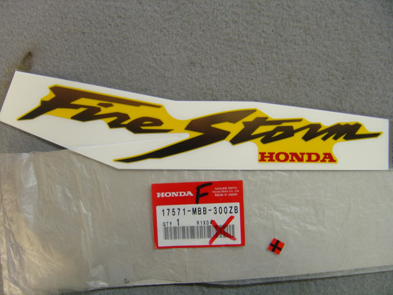 Décor Réservoir Gauche Honda VTR1000F 97-98 Type2 Y124