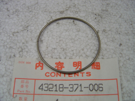 Clip du cache poussière étrier CB750 Four F2 et 900 BO HONDA 43218-371-006