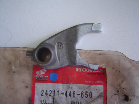 Fourchette Boîte Droite Honda XR200R NX125 - Réf. 24211446650