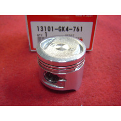 Piston cote origine de C50 HONDA 13101-GK4-761  13101GBZ71 13101GK4760