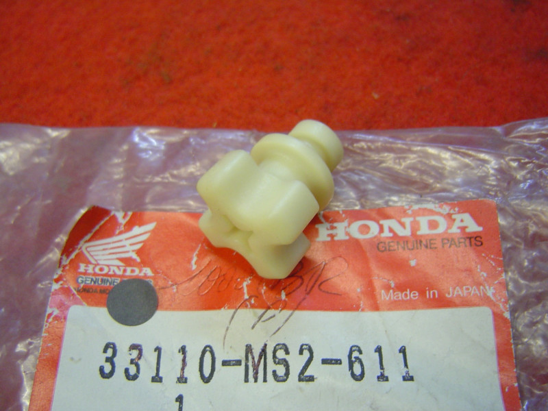 Molette réglage phare avant Honda CBR1000 - Réf. 33110MS2611