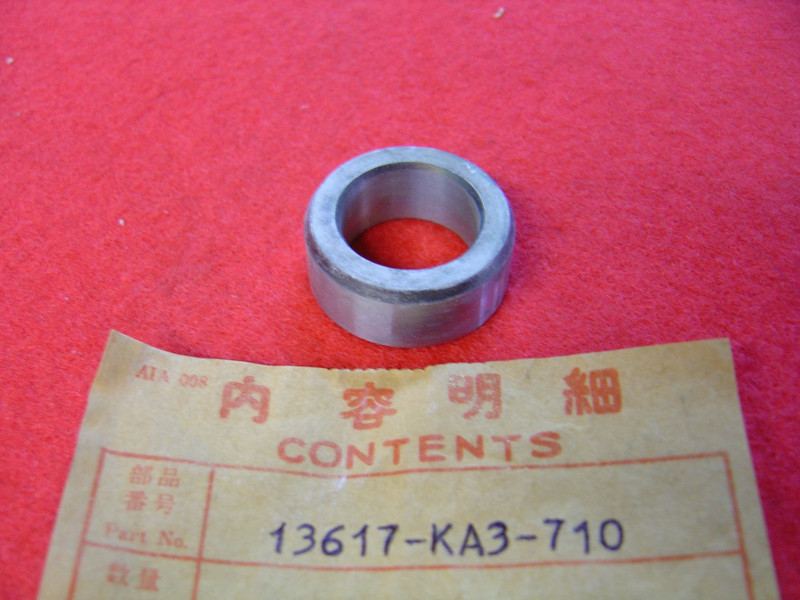 Entretoise sortie vilo gauche Honda CR125RD 83 - 13617KA3710