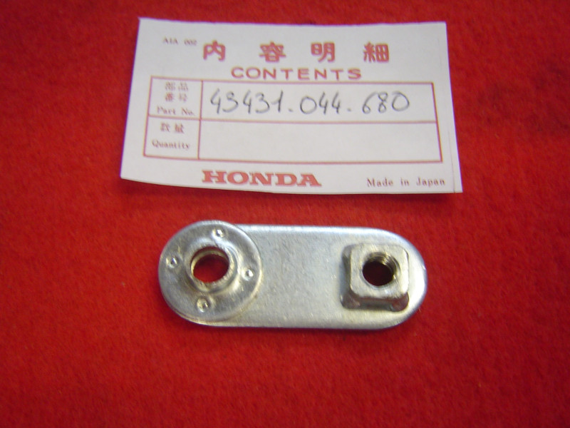 Patte fixation AR moteur Honda P50 – Réf. 43431044680
