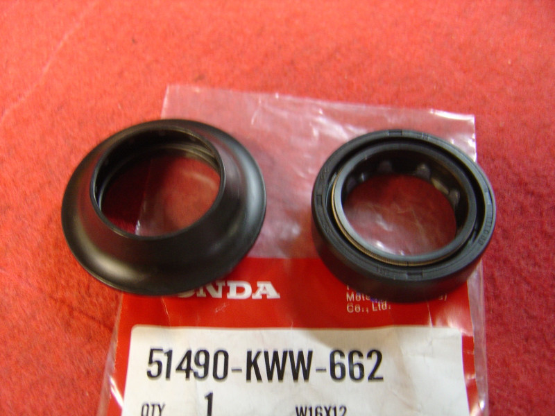 Kit Joint Spi Fourche Honda AFS110 NSC110 NSC50 - 51490KWW662