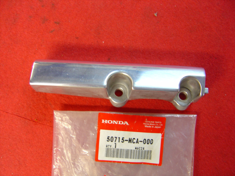 Support marche-pied AR droit Honda GL1800 - Réf. 50715MCA000