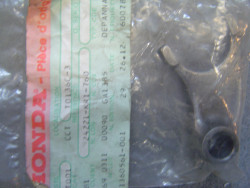 Fourchette de boite coté gauche pour NS125R MTX125R idem 24221KM7970